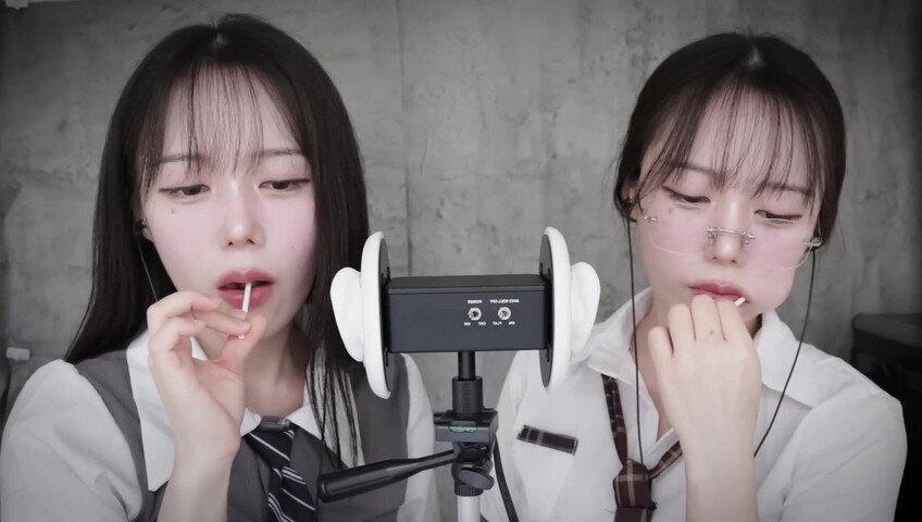Jamonghae ASMR - 10 May 2026 - ASMR Twin Girls Eating Candy Sounds