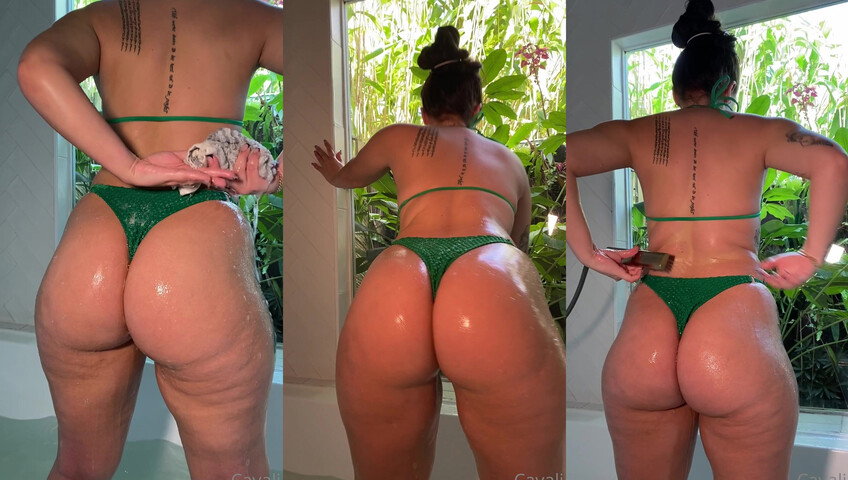 Lilith Cavaliere - T H I C C JUICY ASS