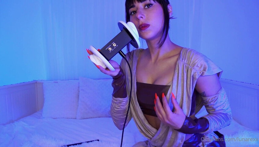 LunaRexx - STAR WARS Rey Licks your Ears!