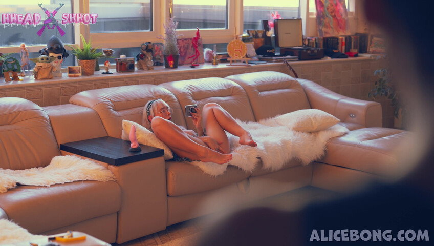 AliceBong - Dirty Girl Masturbates On Porn
