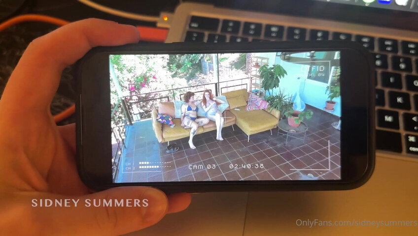 SidneySummers × EllyClutch - FUCKING THE AIRBNB